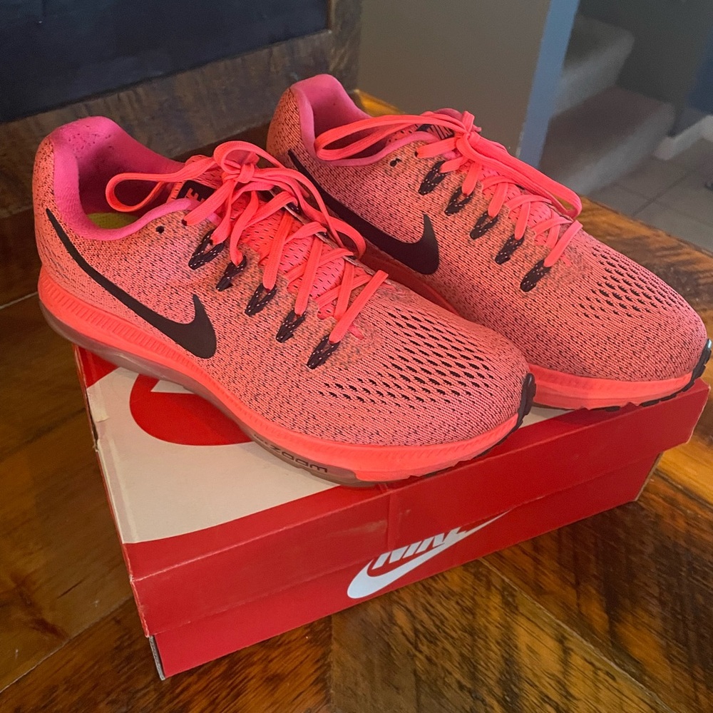 Nike sneakers size 7